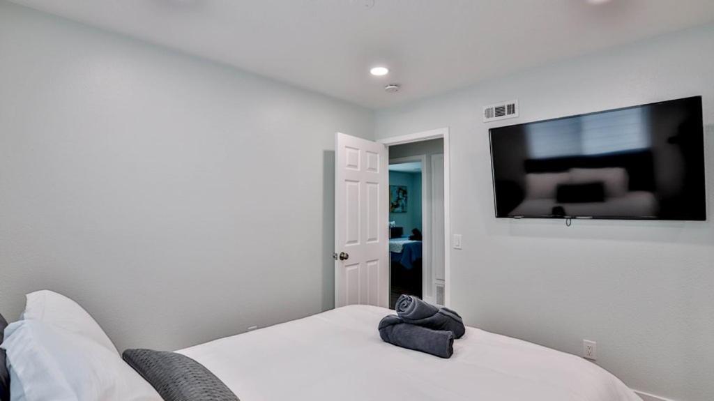 H&H Modern Lux 4Bd 1 King Suite 3 Queen Socal Disney Westminster Eksteriør billede