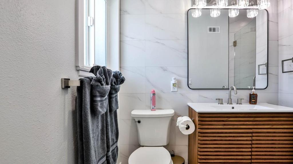 H&H Modern Lux 4Bd 1 King Suite 3 Queen Socal Disney Westminster Eksteriør billede