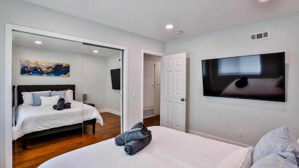 H&H Modern Lux 4Bd 1 King Suite 3 Queen Socal Disney Westminster Eksteriør billede