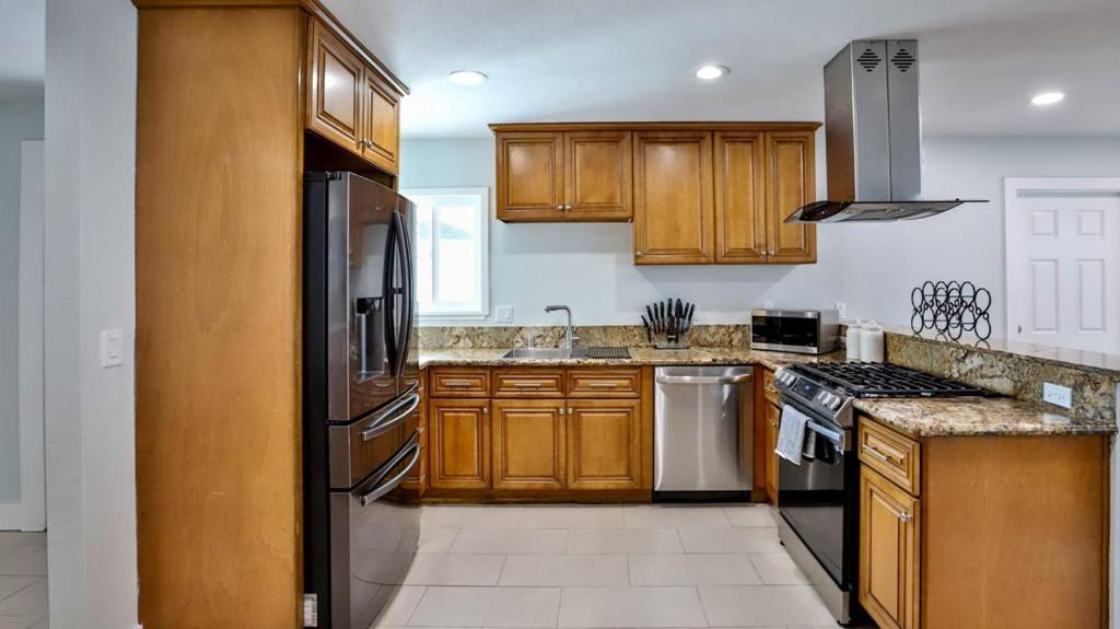 H&H Modern Lux 4Bd 1 King Suite 3 Queen Socal Disney Westminster Eksteriør billede