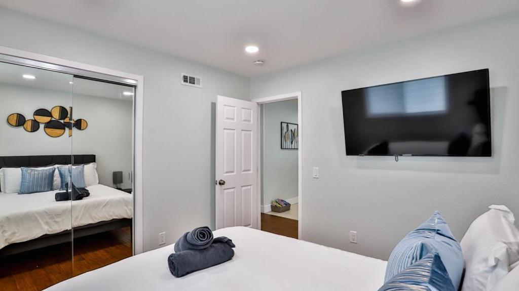 H&H Modern Lux 4Bd 1 King Suite 3 Queen Socal Disney Westminster Eksteriør billede