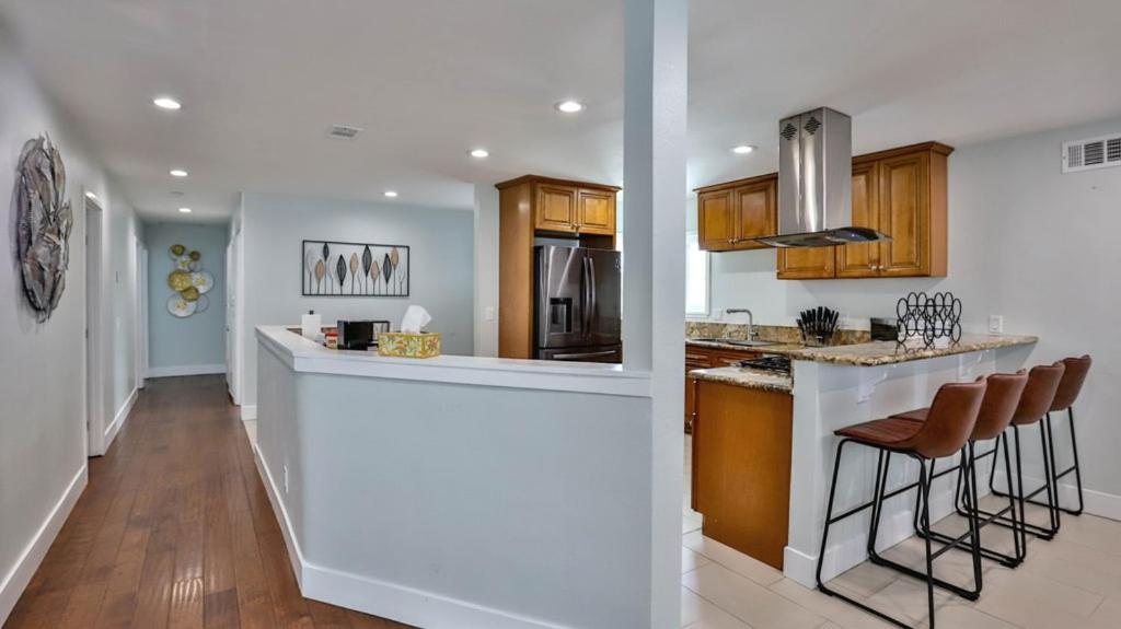 H&H Modern Lux 4Bd 1 King Suite 3 Queen Socal Disney Westminster Eksteriør billede