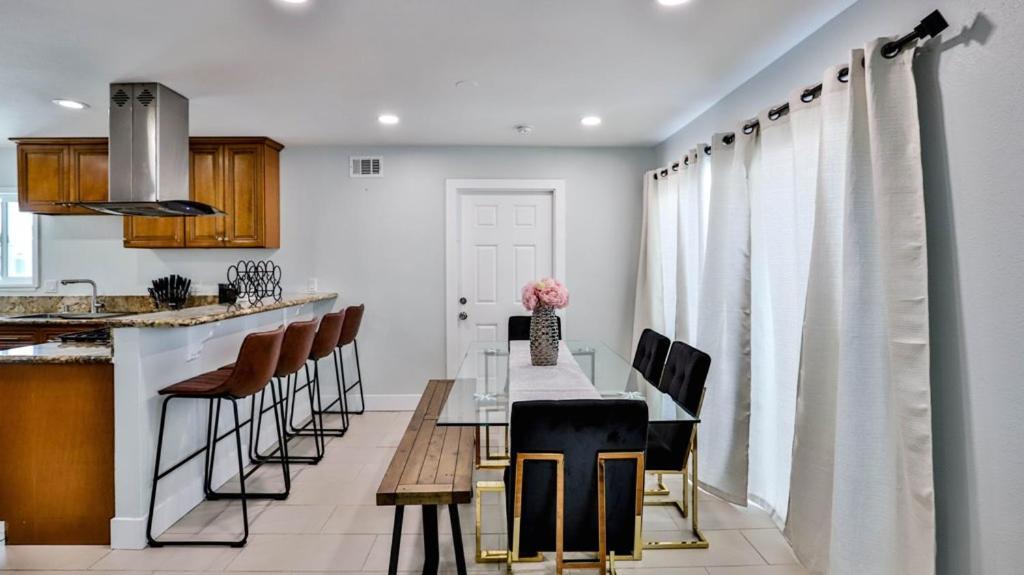 H&H Modern Lux 4Bd 1 King Suite 3 Queen Socal Disney Westminster Eksteriør billede